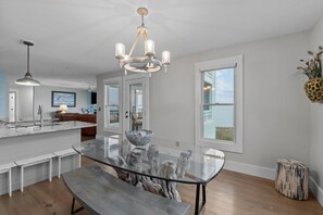 Interior - 4 BR Water-front Condo w/ Central AC (Manteo)