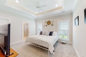3 bedrooms, desk, iron/ironing board, WiFi