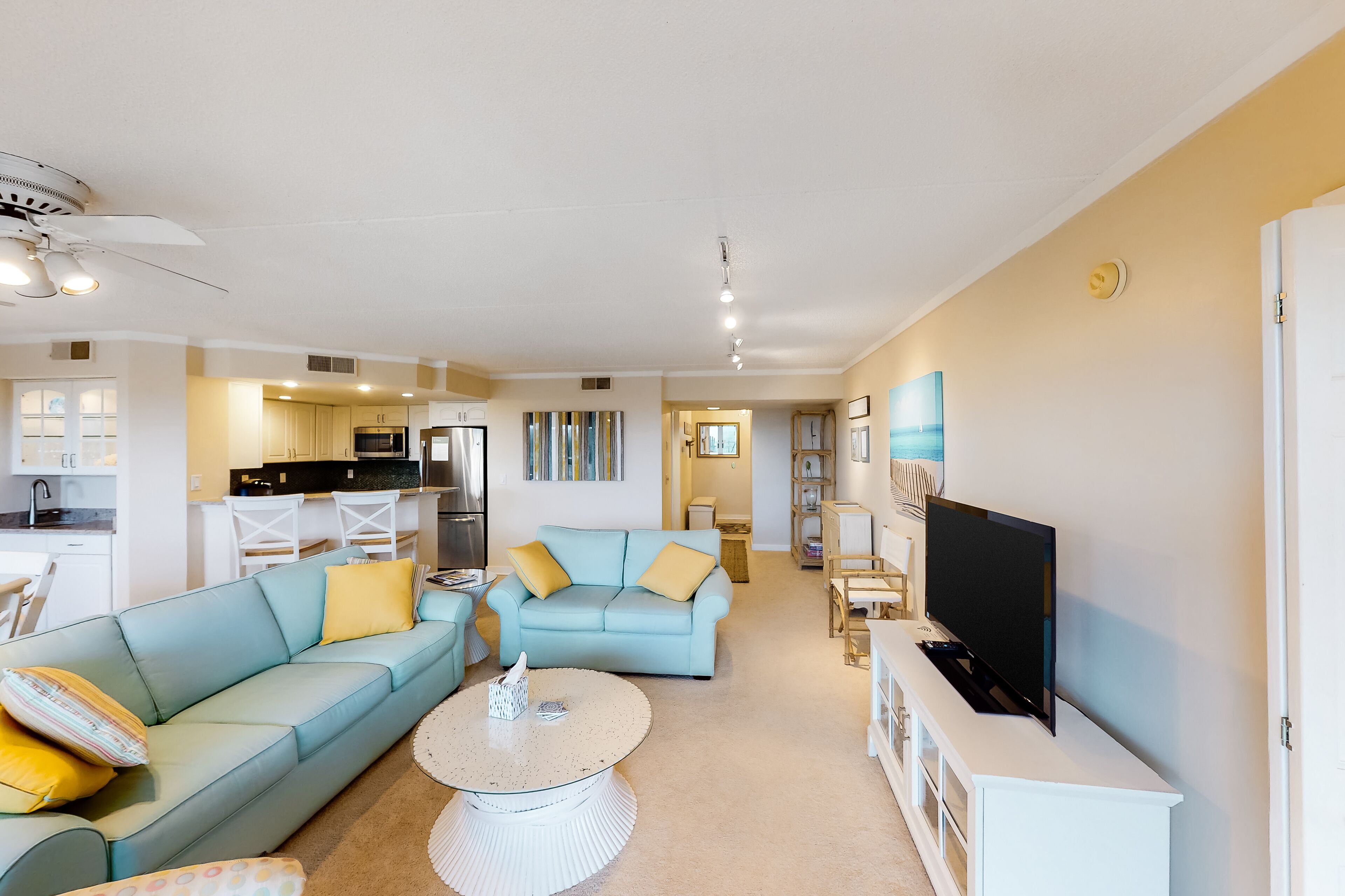 テレビ、DVD プレーヤー