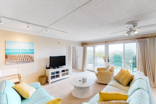 Beachy 3BR Oceanfront 2nd-Floor | Balcony | Pool
