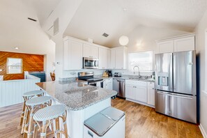 Refrigerador, microondas, horno, placa de cocina