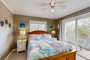 3 chambres, fer et planche à repasser, Wi-Fi, draps fournis