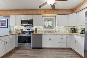 Coffee/tea maker, fridge, microwave, oven