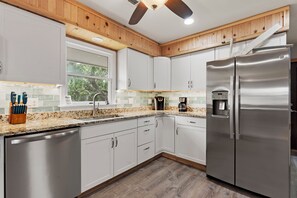 Coffee/tea maker, fridge, microwave, oven - 2BR Soundview | Balcony | W/D (Nags Head)