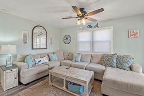 TV - NH0508: Just Peachy | Screened Porch | Easy Walk to Ocean (Nags Head)