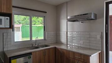 Phòng đôi tiện nghi đơn giản, không hút thuốc, quang cảnh vườn | Bếp nhỏ riêng