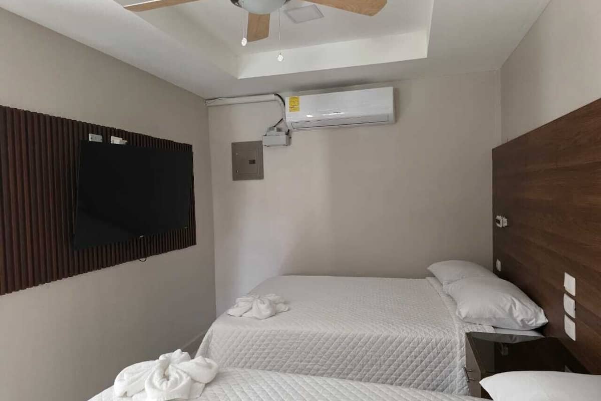 Dobbeltrom – comfort, ikke-røyk, hageutsikt | Skrivebord for bærbar PC og wi-fi (inkludert)