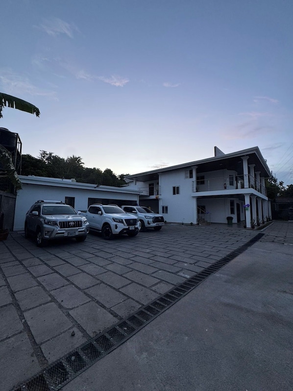 Ubetjent parkering (inkludert)