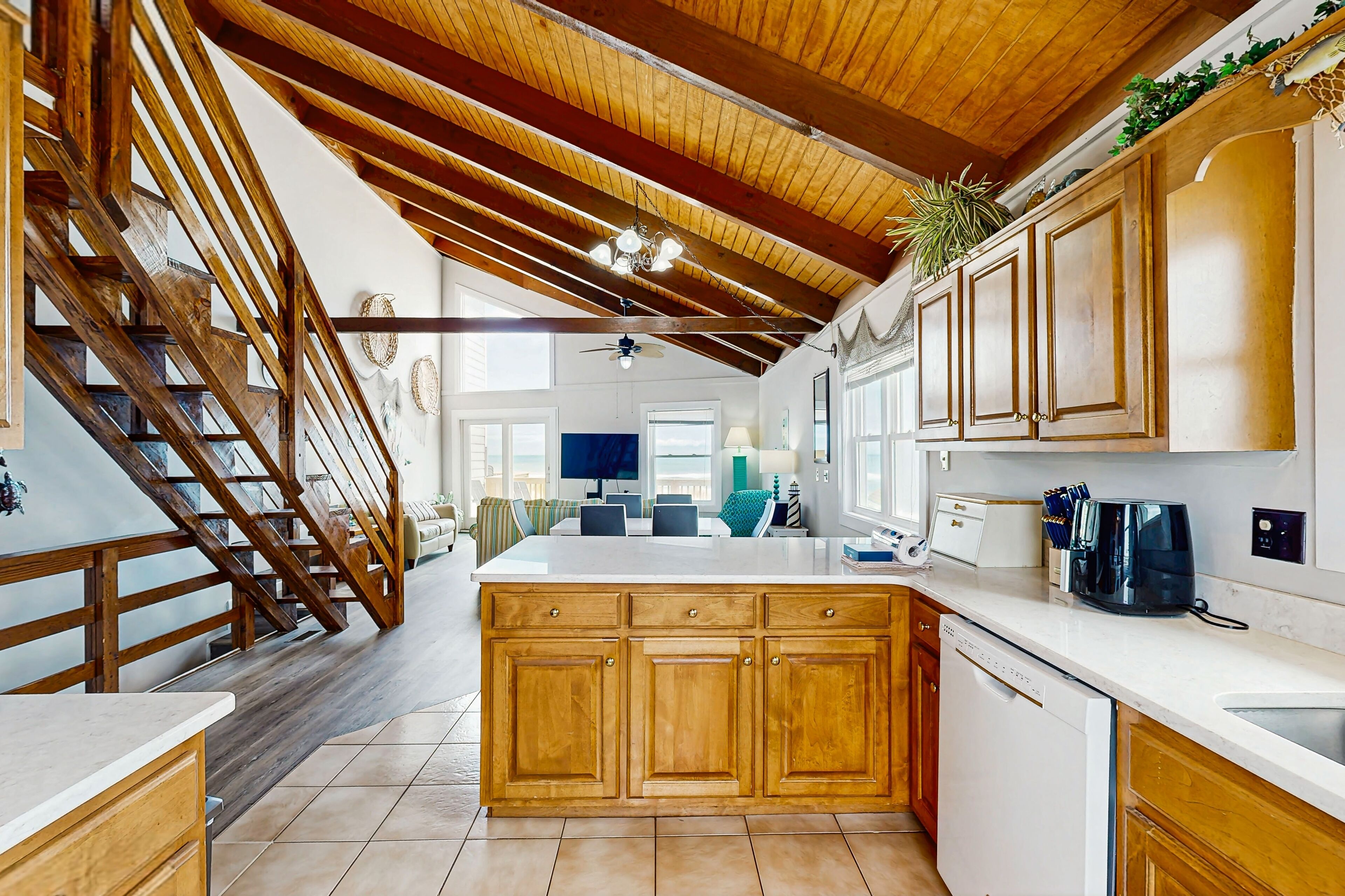 ثلاجة، ميكروويف، فرن، موقد طهي مسطح