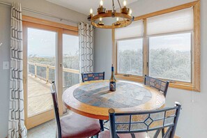 Dining - Sunny dog-friendly 4BR with private pool & deck (Southern Shores)