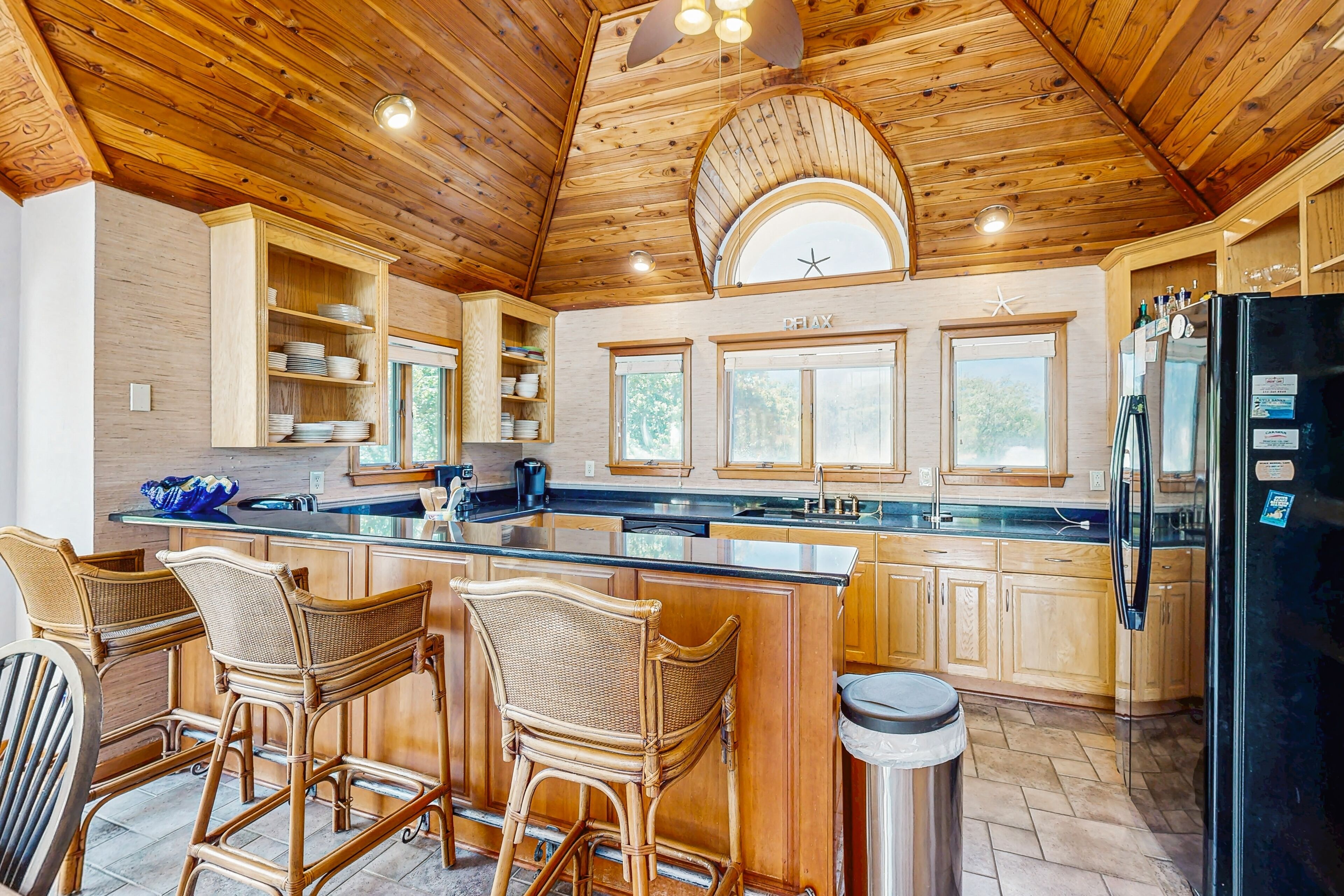 Frigorífic, microones, forn i placa de cuina 