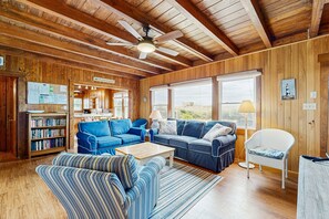 TV - 5BR Southern Shores home with direct beach access (Southern Shores)