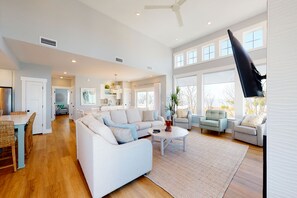 TV, fireplace
