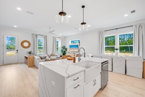 Interior - NEW Build! 4 min to Inlet Beach. 6 Bikes! POOL. 10 min bike to Rosemary Beach! (Inlet Beach)