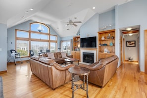 Smart TV, fireplace, DVD player, table football