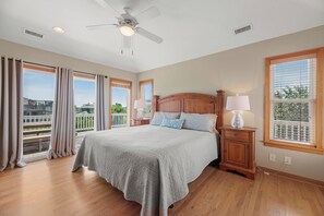 10 slaapkamers, een strijkplank/strijkijzer, wifi, beddengoed