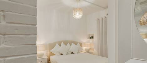 Luxury Apartment, City View | Premium bedding, down comforters, soundproofing, iron/ironing board