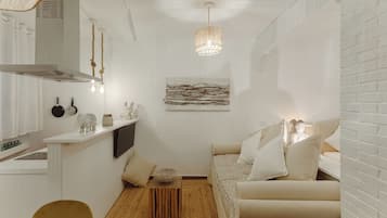 Luxury Apartment, City View | Premium bedding, down comforters, soundproofing, iron/ironing board