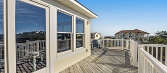 Sunny 8BR Dog Friendly | Pool | Hot Tub