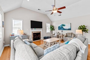 TV, fireplace