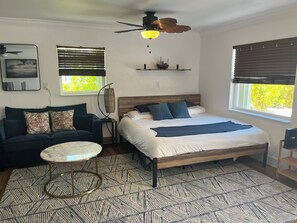 1 غرفة نوم وخدمة الإنترنت وملاءات أسرّة