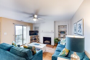 TV, fireplace
