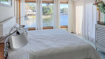 4 habitaciones, tabla de planchar con plancha, wifi y ropa de cama