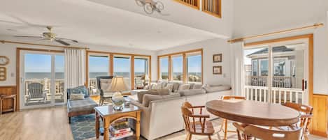 Televisio, DVD-soitin, pöytäjalkapallopöytä