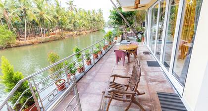 Riverside Retreat HomeStay – AC Studio with Breakfast Option & Boat Ride