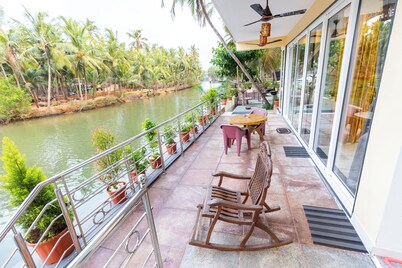 Riverside Retreat HomeStay – AC Studio with Breakfast Option & Boat Ride