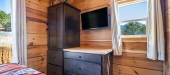 Overlook Cabin - Valdez, NM