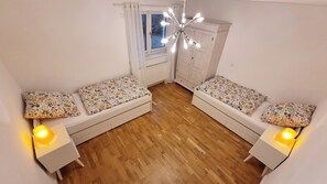 2 bedrooms, in-room safe, desk, iron/ironing board