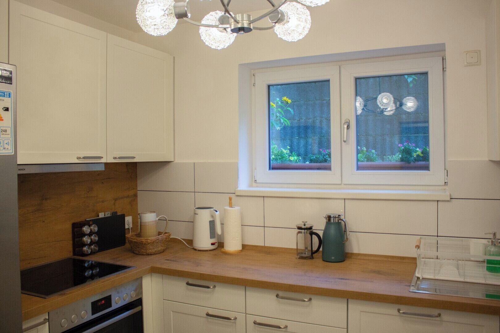 Kylskåp, mikrovågsugn, ugn och spishäll