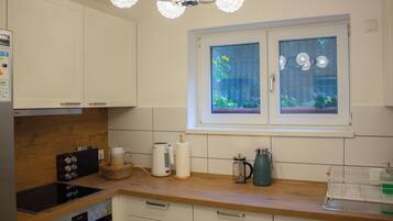 KylskÄp, mikrovÄgsugn, ugn och spishÀll