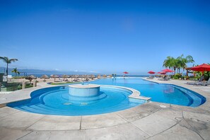 Pool - Grand Venetian Resort 1 Bedroom Beachfront Condominum with beach and water views (Puerto Vallarta)