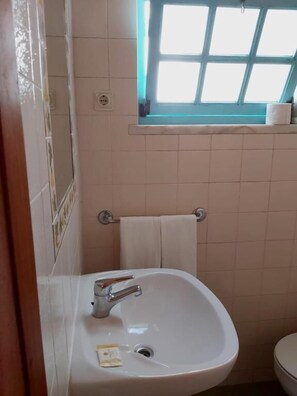 A bathroom with a white sink, a window with a view, and a towel rack. - The Beach House - Duna Parque Resorts & Hotels (Odemira)