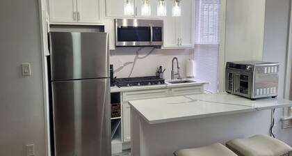 2 Blocks from Union Station Capitol Hill Apartment