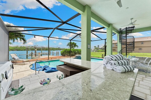 حمّام سباحة مُدفَّأ