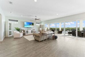 Smart TV, table tennis