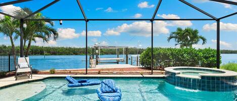 حمّام سباحة مُدفَّأ