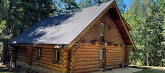 TreeHouse Nook Bed & Breakfast