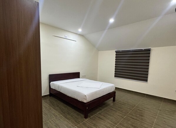 Double Room | Desk, laptop workspace, soundproofing, iron/ironing board