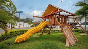 Casa estándar | Área de sala de estar | Televisión