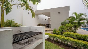 Casa estándar | Área de sala de estar | Televisión
