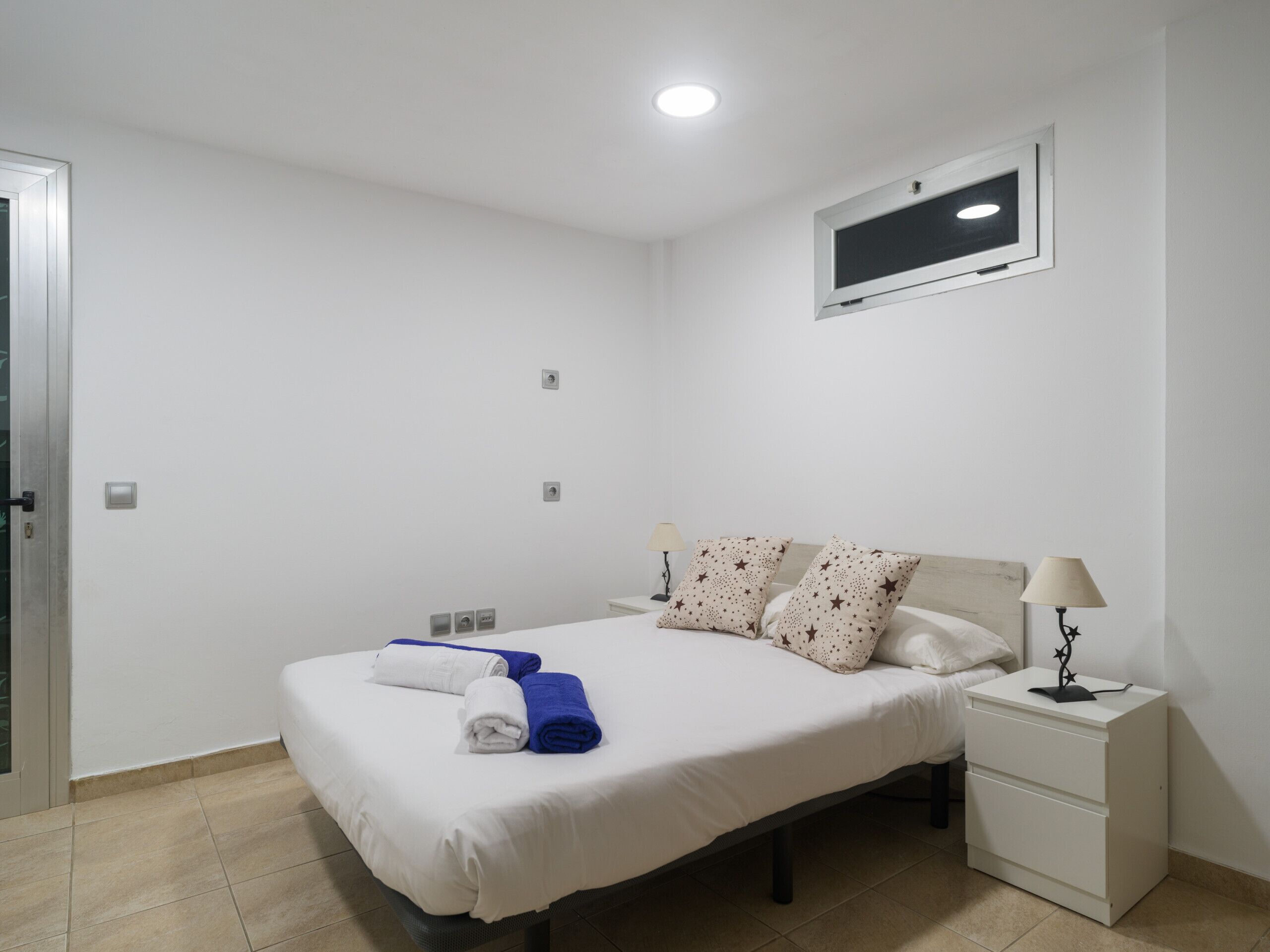 3 bedrooms, cots/infant beds, bed sheets