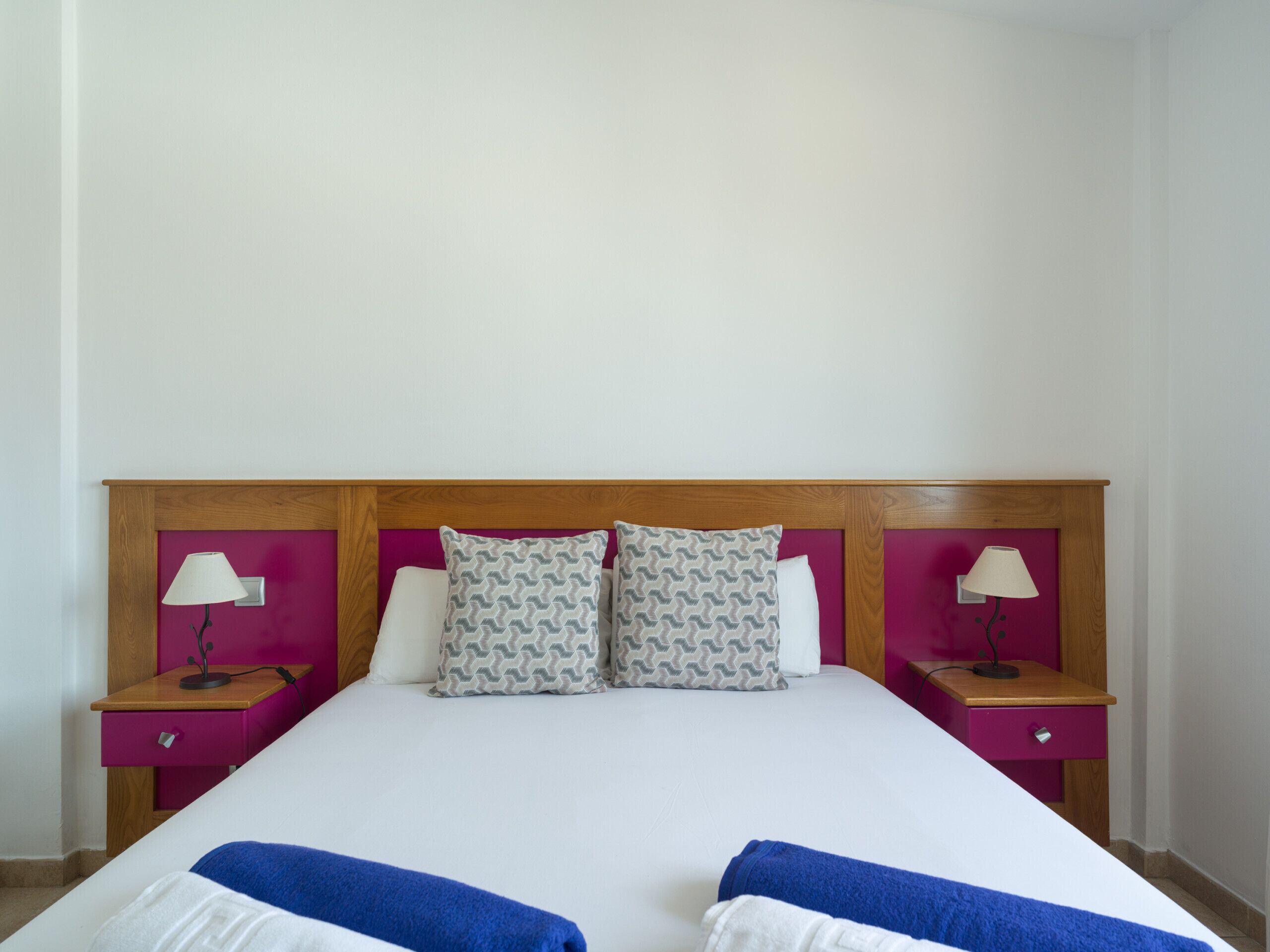 3 bedrooms, cots/infant beds, bed sheets