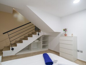 3 bedrooms, cots/infant beds, bed sheets