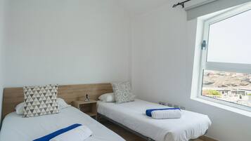 3 bedrooms, cribs/infant beds, bed sheets