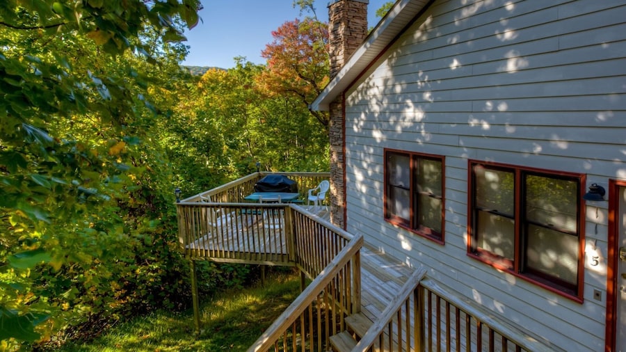 Serene Mountain Chalet Retreat