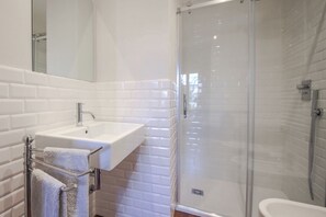 Douche, bidet